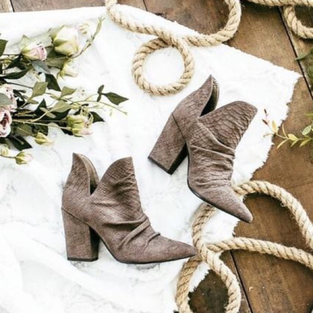 Kendall pointed toe Bootie